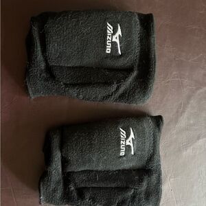 💥 Buy 2 get 1 Free 💥 Mizuno Black Kneepads